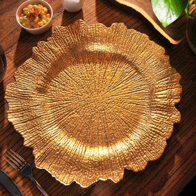 China Viable Wholesale Bulk Plastic Charger Plates 13 Inch Under Plates Gold Wedding Party Plate Charger for sale