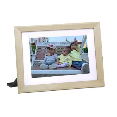 China Android Digital Photo Frame With APP To Remote Display Memorable Pictures And Videos 8inch for sale