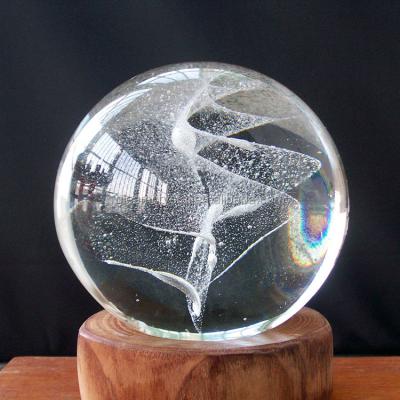 China Global Unique Supply Items Engraving Crystal Ball Paperweight For Business Gifts for sale