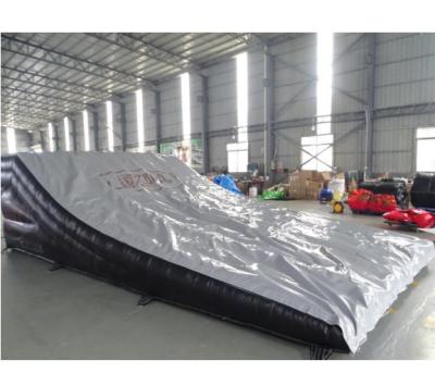 China Custom Extreme Premium Vinyl Sport Safe Inflatable Airbag Landing / Inflatable Snowboard Stunt Airbag for sale