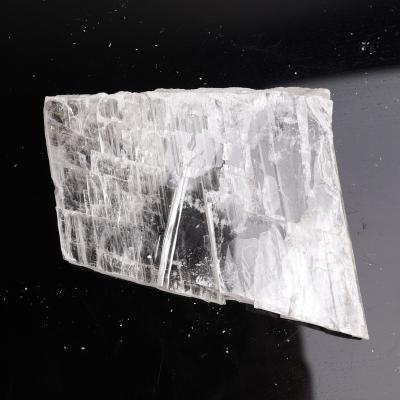 China China Natural Transparent Gypsum Rough Mineral Specimen Healing Crystal Irregular Shape Stone White Selenite Slice for sale