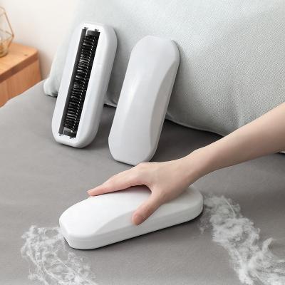 China Multi Functional Manual Rolling Stocked Sofa Bed Hair Dusting Cleaning Brush for sale