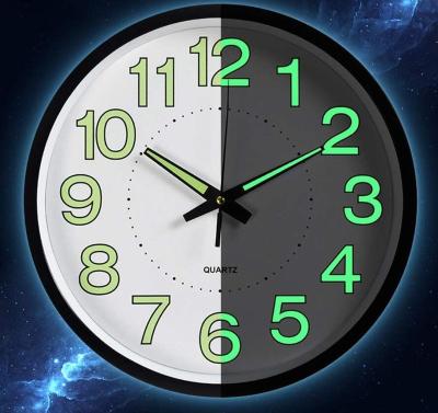 China Custom Antique Style 12inch 30CM Fluorescent Circular Living Room Night Glow Luminous Wall Clock for sale