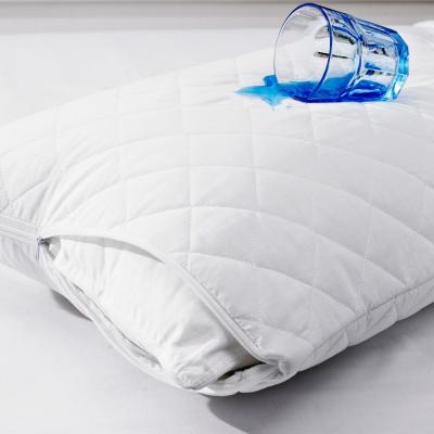 China Diamond Quilted Zipped Pillow Case 100% Polyester Fabric Soft Folded Waterproof Pillow Protector for sale