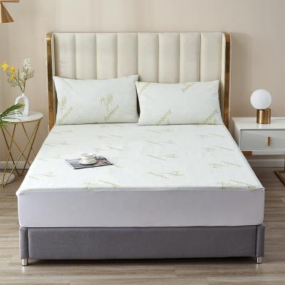 China Best Selling Raincoat Comfortable Waterproof Mattress Bamboo Protector for sale