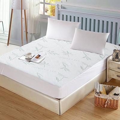 China Waterproof Fitted Waterproof Mattress Protector With Breathable Bamboo Fiber Cover King Size for sale