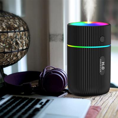 China Car Mini 300ml H2o Portable LED Light Spray Mist Humidifier Aroma Essential Oil Diffuser Car USB Air Humidifier for sale