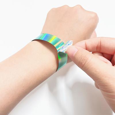 China Umweltfreundliche Glitzer-Armbänder, Holographisch gedruckte Glitzer-Armbänder zu verkaufen