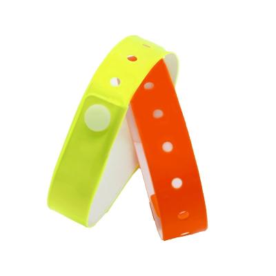 China Manufacturer Customizable Solid Color Wristband Plastic Vinyl Event Wristbands With Logo Barcode for sale