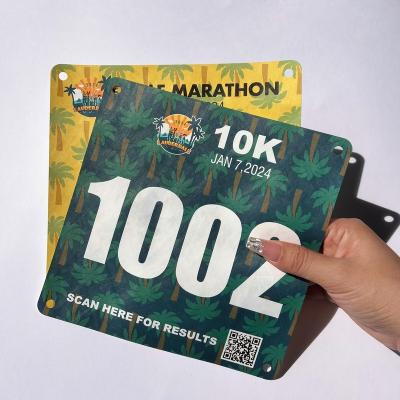 Cina Numeri personalizzati di bib Tyvek Carta per competizione ciclistica di corsa Maratona Numero di identificazione Bib in vendita