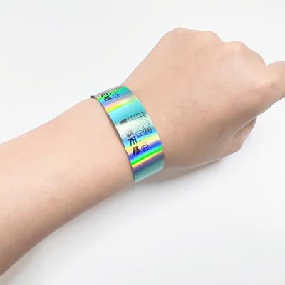 Chine Customizable Promotional Gift Item Wristbands Logo Vinyl PVC Waterproof Colorful Paper Wristband à vendre