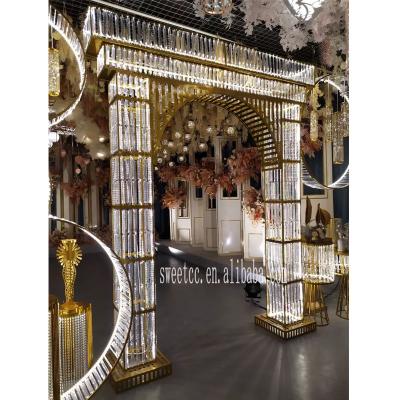 China New Morden 2020 Design Crystal Wedding Background Gold Wedding Backdrop For Wedding Stage Decoration for sale