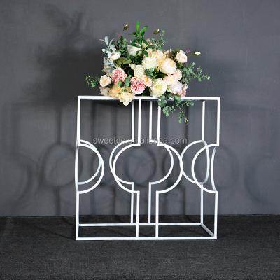 China 2019 hot sale ornament cake table stand for wedding party event decoration, wedding walkway for sale