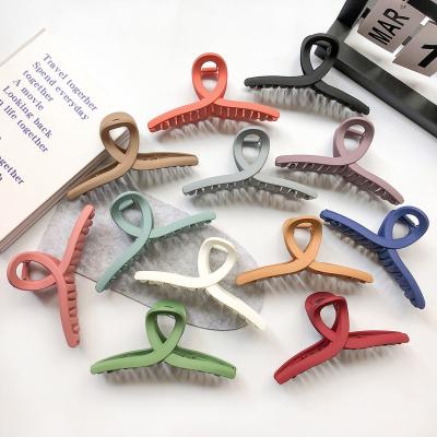 China Hair Scratching Vintage Big Shark Hair Claw Clip Cute Girl Fashion Clip Exquisite Geometry Cross Handle Superb Colorful Hair Claw For Women for sale