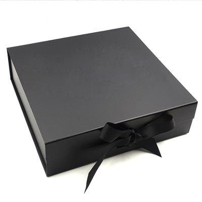 China Custom Materials Magnet Cardboard Paper Luxury Packaging Recycled White Folding Gift Box With Magnetic Closure Gift Box for sale