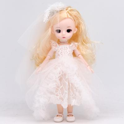 China 2021 Popular Mini Toy Fashion Dolls 24cm Set Mini Jointed Toy Wedding Dressing Doll With Accessories Comb for sale