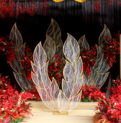 China Hot Sale Moden Lace Feather Screen Road Guide Wedding Props Iron Background Screen Stage To Wedding Decor for sale