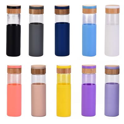 China USA hot viable selection 500ml borosilicate glass water bottle with colorful silicone sleeve outdoor sports water bottle with bamboo lid for sale