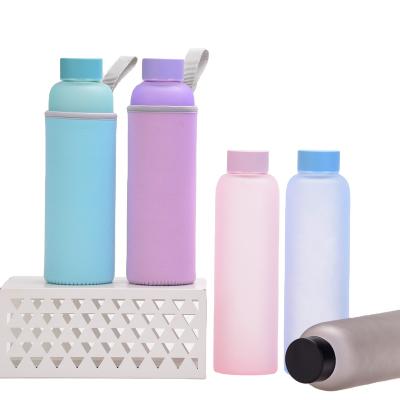 China Sustainable portable custom sublimation glass water bottle 550ml borosilicate frosted glass water bottles with fabric sleeve for sale