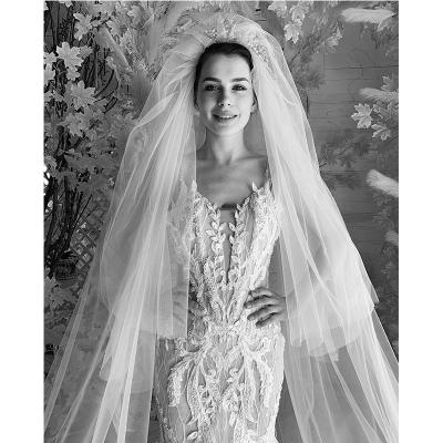 China 2022 Breathable Romantic Lace Applique With Beading Spaghetti Strap Mermaid Wedding Dress Bridal Gown With Tulle Veil for sale