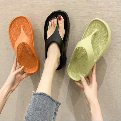 China Quick-drying Anti-slippery Outdoor EVA Material Light Weight Couple Flip Flop Sandals For Beach Summer Fashion Trend for sale