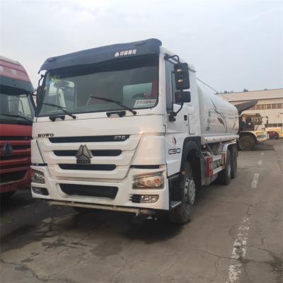 China Howo 375 de segunda mano camión de entrega de diesel camión cisterna de combustible Sinotruk 8x4 en venta