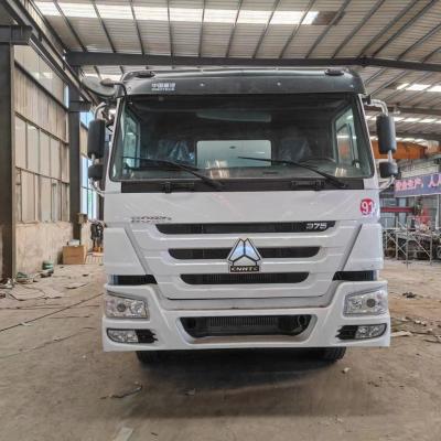 Chine Sinotruk Howo 375 réservoir de carburant d'occasion remorque pétrolière 6x4 10 roues à vendre