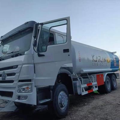 Chine RHD Vieux pétrolier camion pétrolier Howo 371 8x4 commercial à vendre