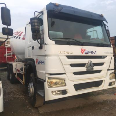 China Sinotruck Used Mixer Truck Concrete Mixing Vehicle HOWO 380hp 6x4 8x4 for sale