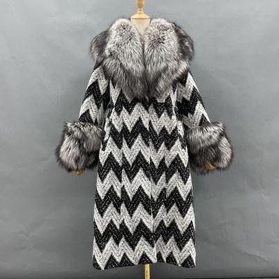 China Warm Women's Long Silver Fox Fur Cuffs Luxury Winter Collar Breathable Wool Coat for sale