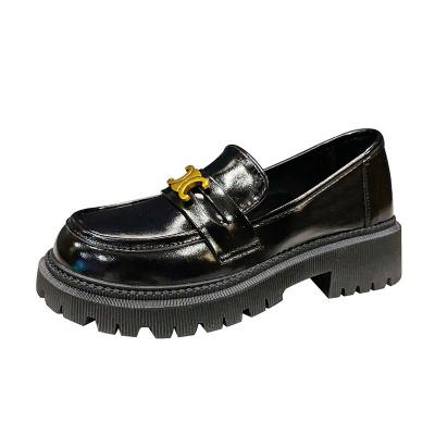 China Small New Lightweight Black English Flat Leather Shoes Patent Loafer Wear Casual Women's Shoes for sale