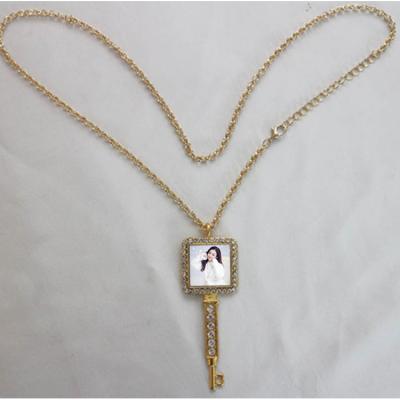 China New Environmental Friendly Necklace Keys Style Sublimation Printing Photos Metal Necklace Pendant for sale