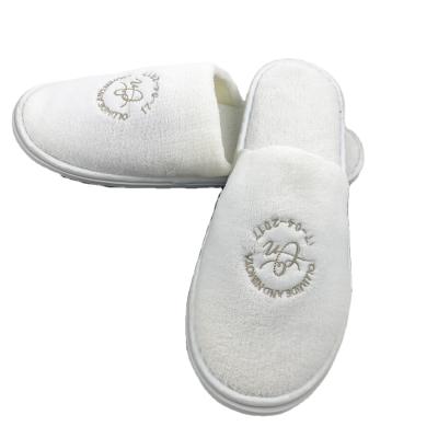 China Disposable Luxury White Coral Fleece Hotel Slipper for sale