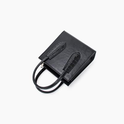 China 2022 Retro Fashion Good Quality Handbag Autumn Black Atmosphere Crossbody Square Bag for sale