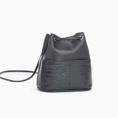 China 2022 Fashion Luxury Retro Cross - Body Black Bag Fashion Wild Bucket Bags For Women for sale