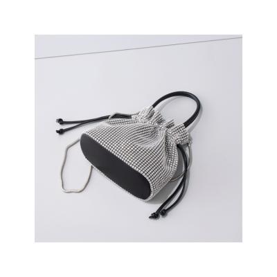 China Fashion 2022 luxury handbags for women fashion silver black cell phone cross - body chain bags for sale