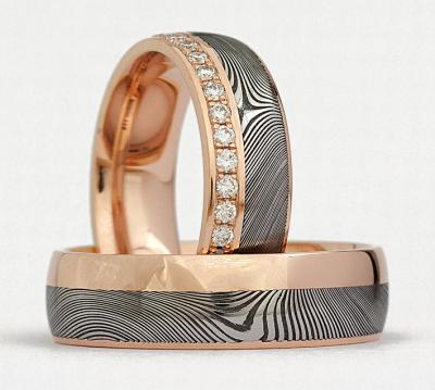 China Custom Handmade Luxury Damascus Romantic Damascus Steel Wedding Ring Set Gold Diamond Ring for sale