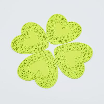 China Heart Shape Viable Non Slip Mode Insulation Mat Cavity Flower Silicone Heat Resistant Insulation Placema for sale