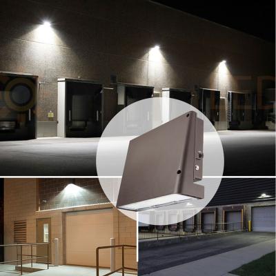 China Lens New Arrival ETL 100W 135W 26W 38W 65W Wall Mount Light High Brightness Glass Walkway Garage Led Wall Package for sale