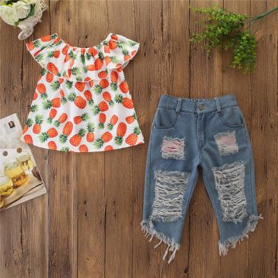 China 2 Pcs Set 2 Pcs Set 2020 Summer 95% Cotton Girl Pineapple Printed Sleeveless Off ShoulderShirt Ripped Jeans Two Piece Set Children Kids Clothes for sale