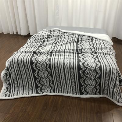 China Anti-pilling Wholesale Double Layer Polyester King Size Bed Sheet Minky Bed Cover Bedding Set B22032 for sale