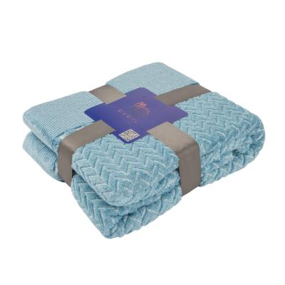 China Anti-Static Luxurious 100% Polyester Flannel Fleece Blanket for sale