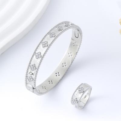 China Hot Selling Costume Jewelry Fashion Trend Four Leaf Grass Pattern Jewelry Set Women's Gold Plated Ring Bracelet Set for sale