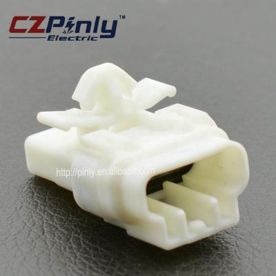 China Sumitomo Automotive 5 Pin Male White Electronics Connector for sale