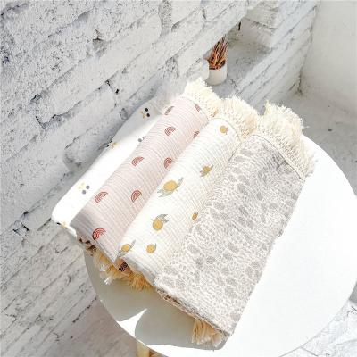 China PORTABLE 100% 100*120cm Baby Cotton Border Crepe Printed Tassel Blanket Baby Muslin Blanket for sale