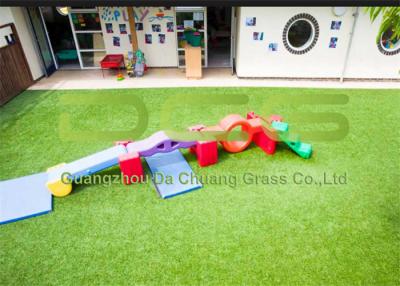 China Kindergarten Outdoor Artificial Grass SGS Approved With Fire Resistant for sale