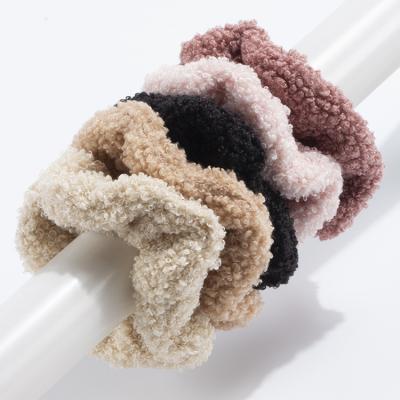 China Fashion Instock 5pcs/Set 0.258/USD 4Cm Hot Selling Girls Shape Teddy Scrunchies High Quality Sherpa Hair Scrunchies for sale