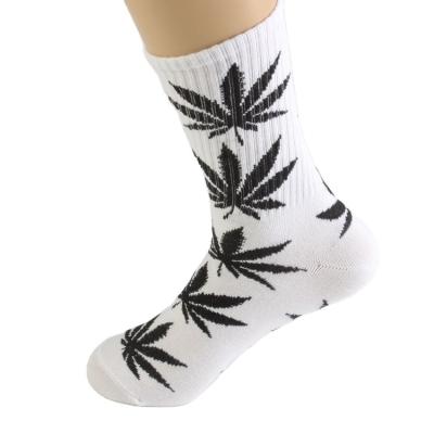 China Fashion Street Fashion Sports Cotton Crew Socks Green Leaf Maple Socks Men Women Set Couples Unisex Socks for sale