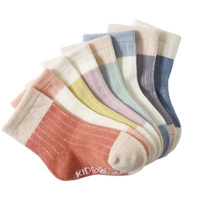 China Sporty Age 0-5yrs Hogs No Slip Handle Cotton Bottom Baby Sock for sale