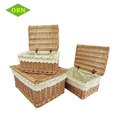 China Large Sustainable Natural Material Rectangle Storage Wicker Basket With Lid for sale